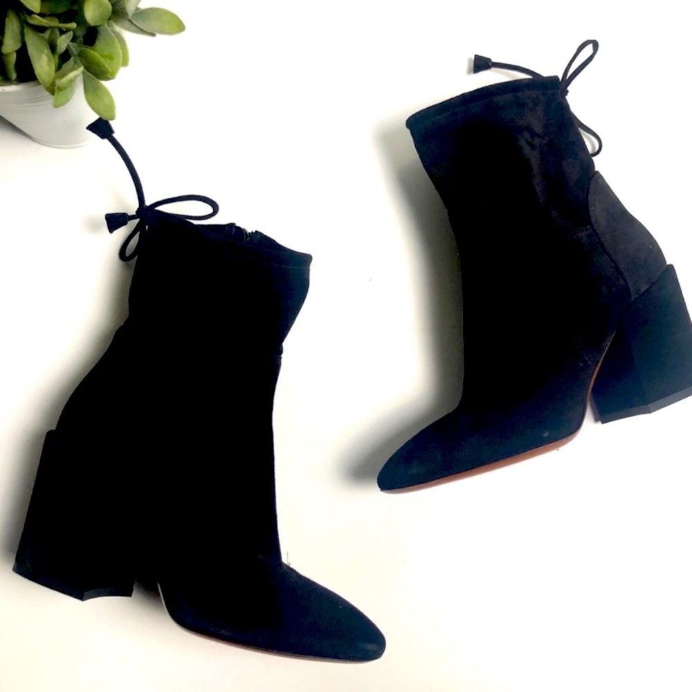 Black heeled booties 💖Aquatalia !